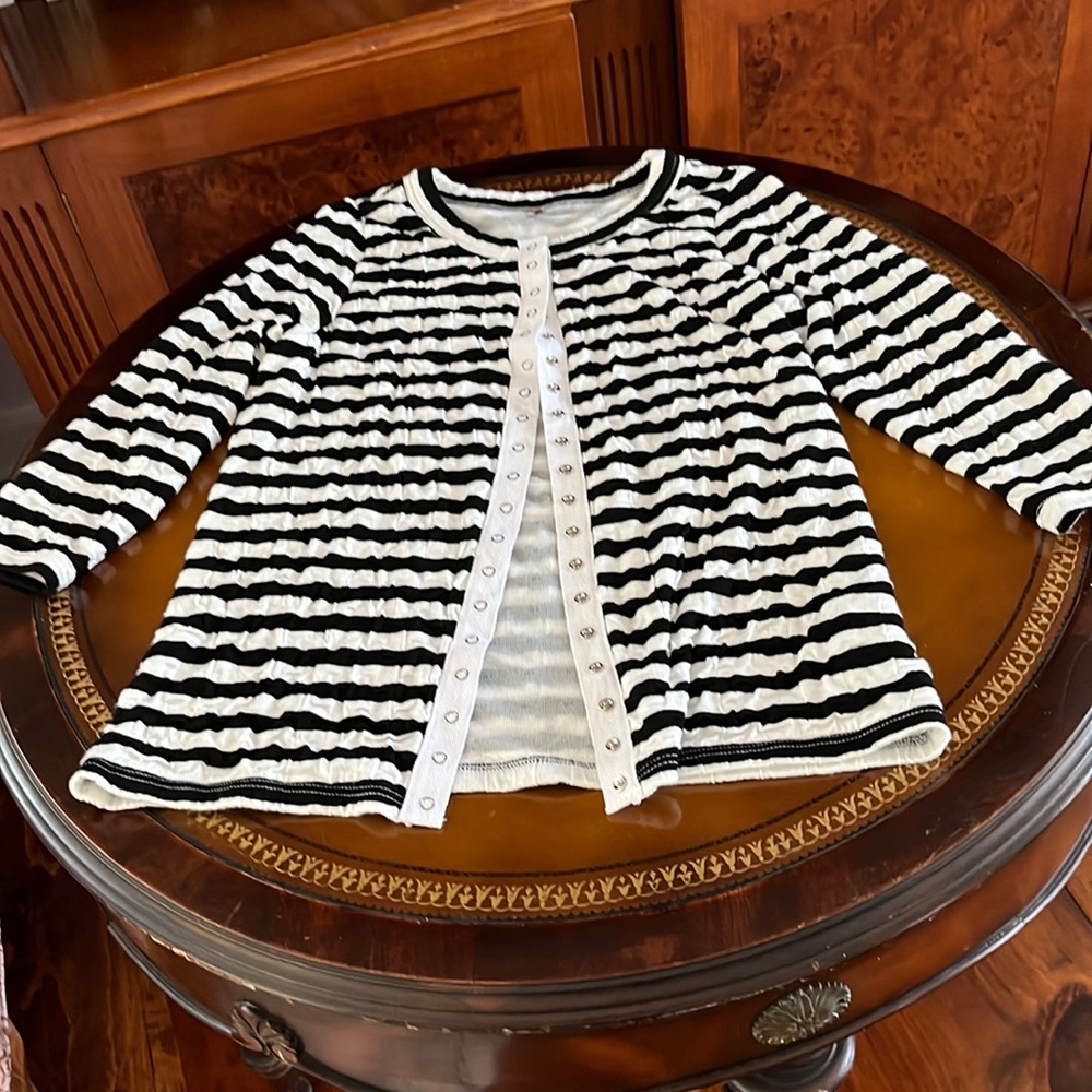 Size XS — very soft top can be worn open with tank or snapped shut